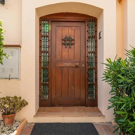 Lovely 3 Bed Townhouse With 2 Studio Apartments Holiday home *