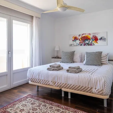 Holiday home Lovely 3 Bed Townhouse With 2 Studio Apartments