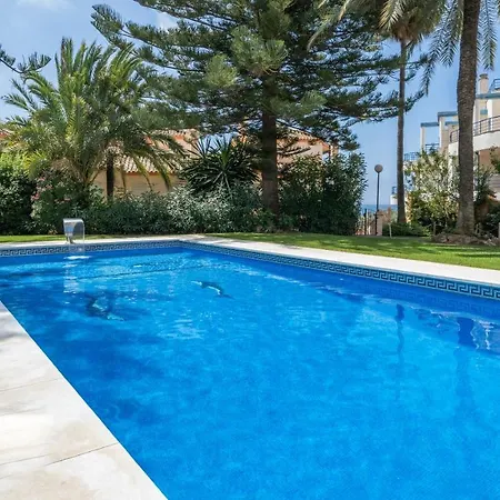 Lovely 3 Bed Townhouse With 2 Studio Apartments Holiday home *