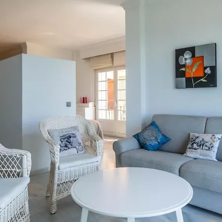 Holiday home Lovely 3 Bed Townhouse With 2 Studio Apartments