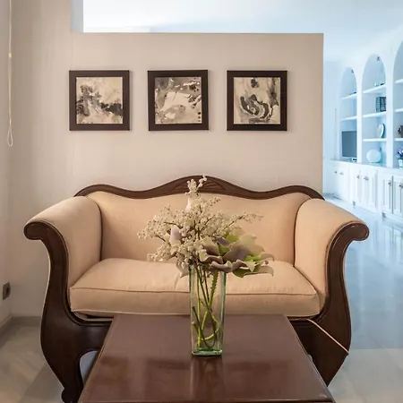 Holiday home Lovely 3 Bed Townhouse With 2 Studio Apartments