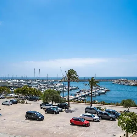 Holiday home Lovely 3 Bed Townhouse With 2 Studio Apartments
