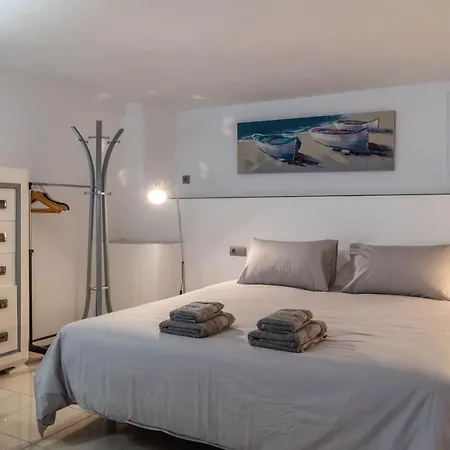 Holiday home Lovely 3 Bed Townhouse With 2 Studio Apartments Estepona