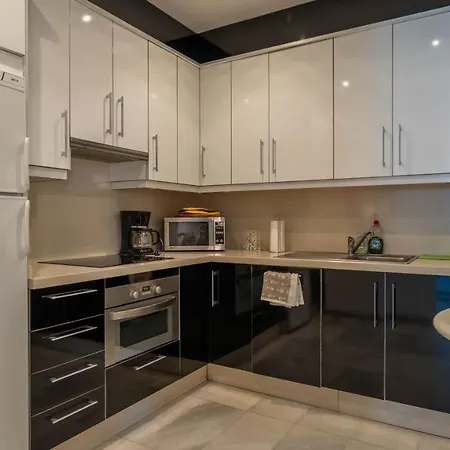 Lovely 3 Bed Townhouse With 2 Studio Apartments * Estepona