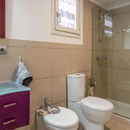 Lovely 3 Bed Townhouse With 2 Studio Apartments Holiday home *